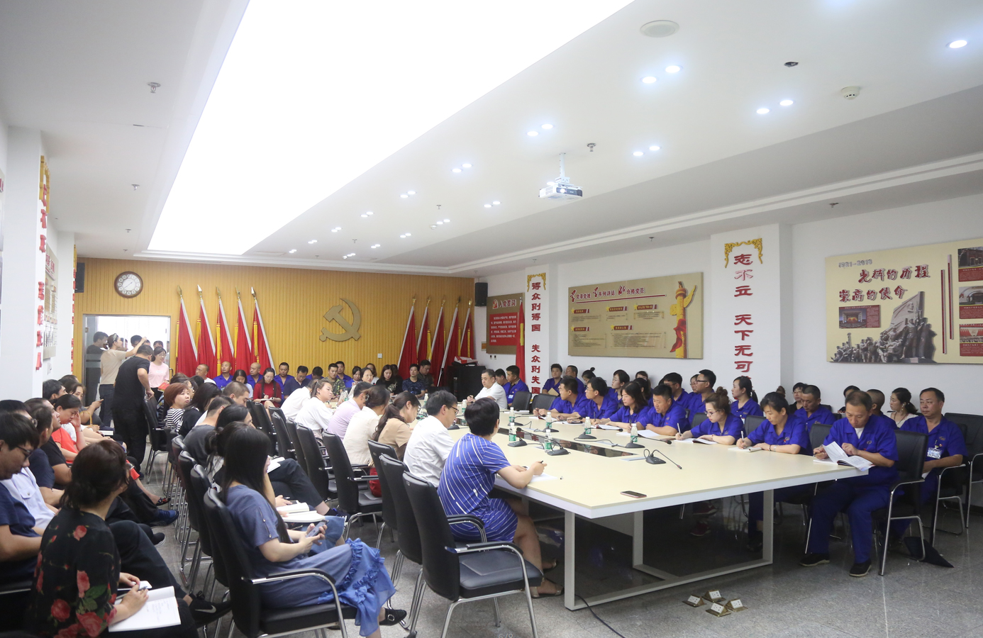 連石化工黨員參加高新園區(qū)“不忘初心，牢記使命”主題教育黨課