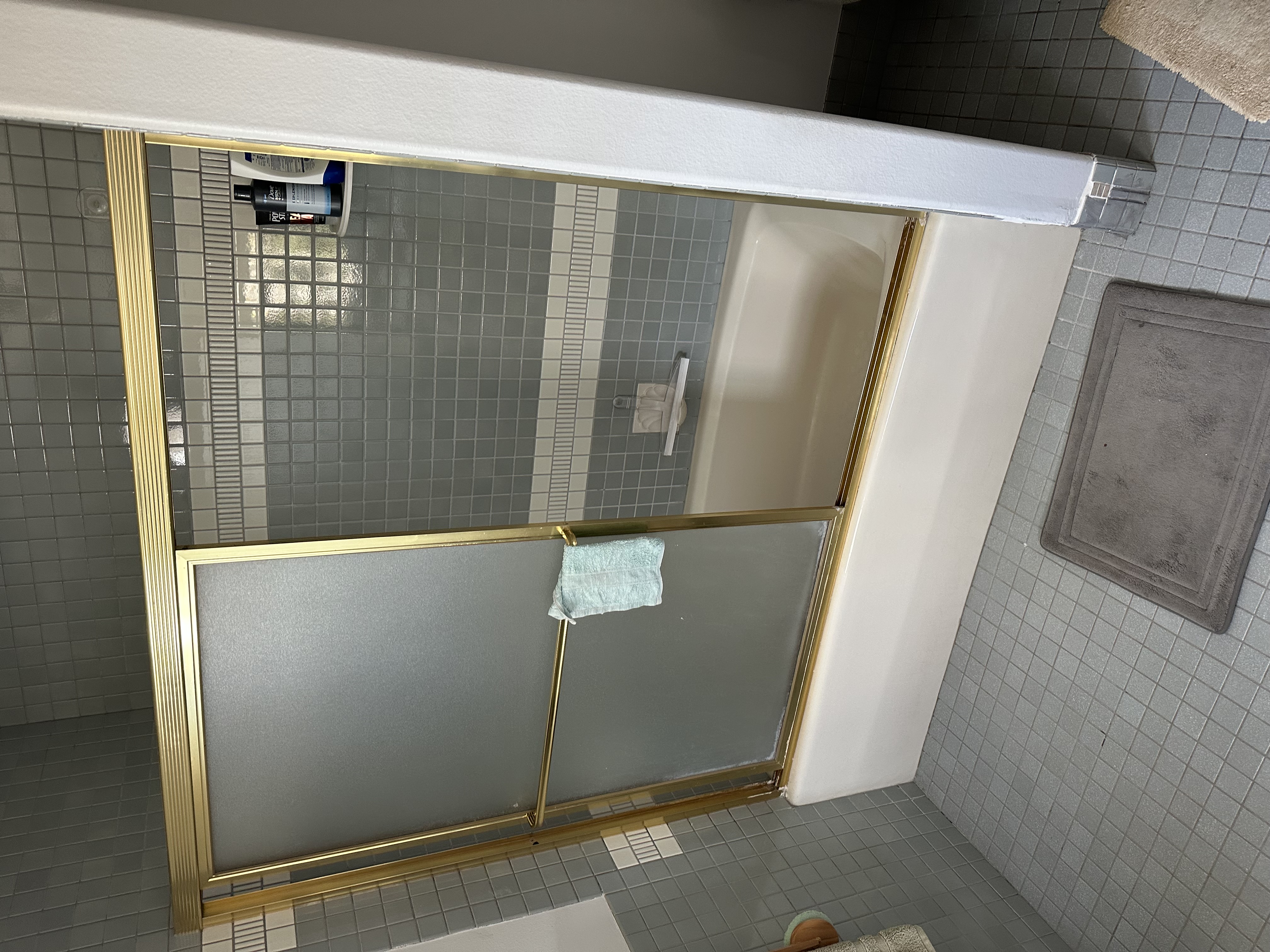 Outdated bathroom before remodeling